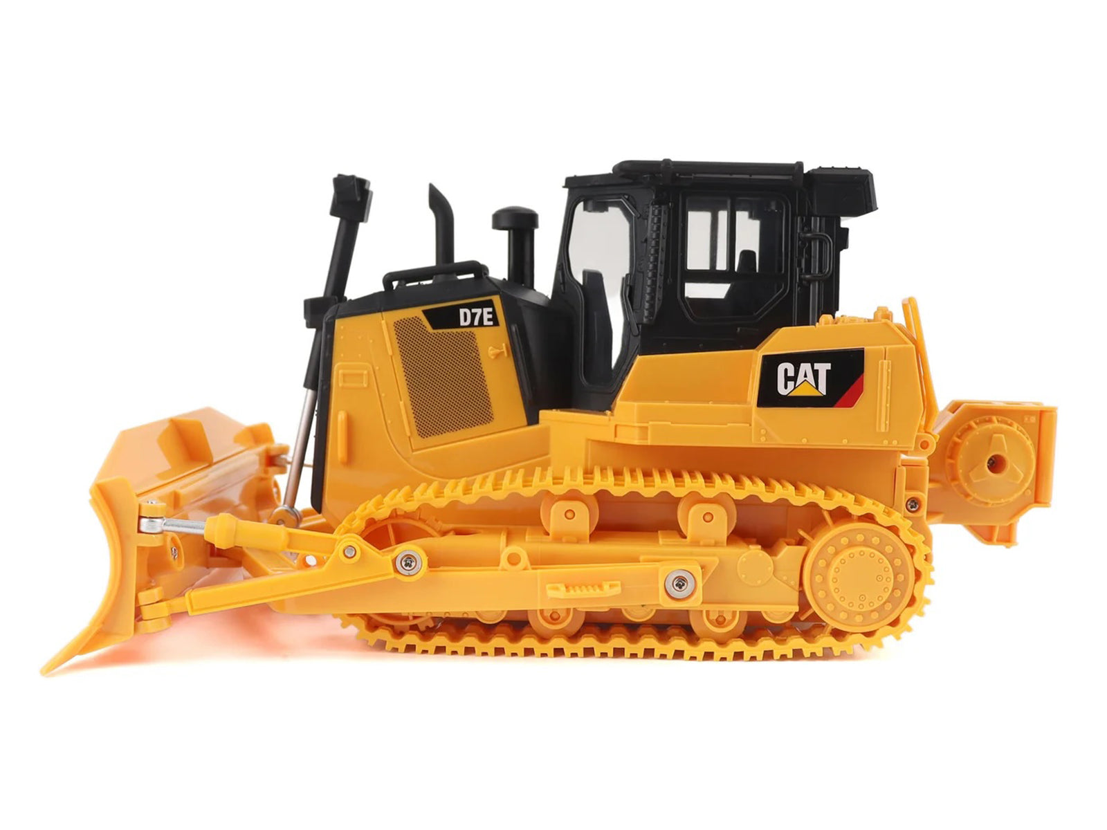 Radio Control CAT Caterpillar D7E Bulldozer Yellow "Construction RC" Series 1/24 Model by Diecast Masters