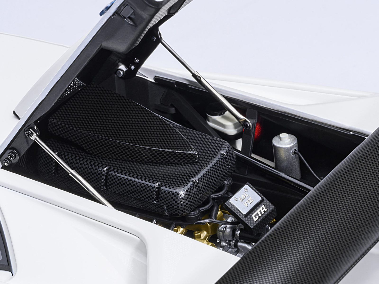 Lamborghini Diablo GTR Impact White 1/18 Model Car by Autoart