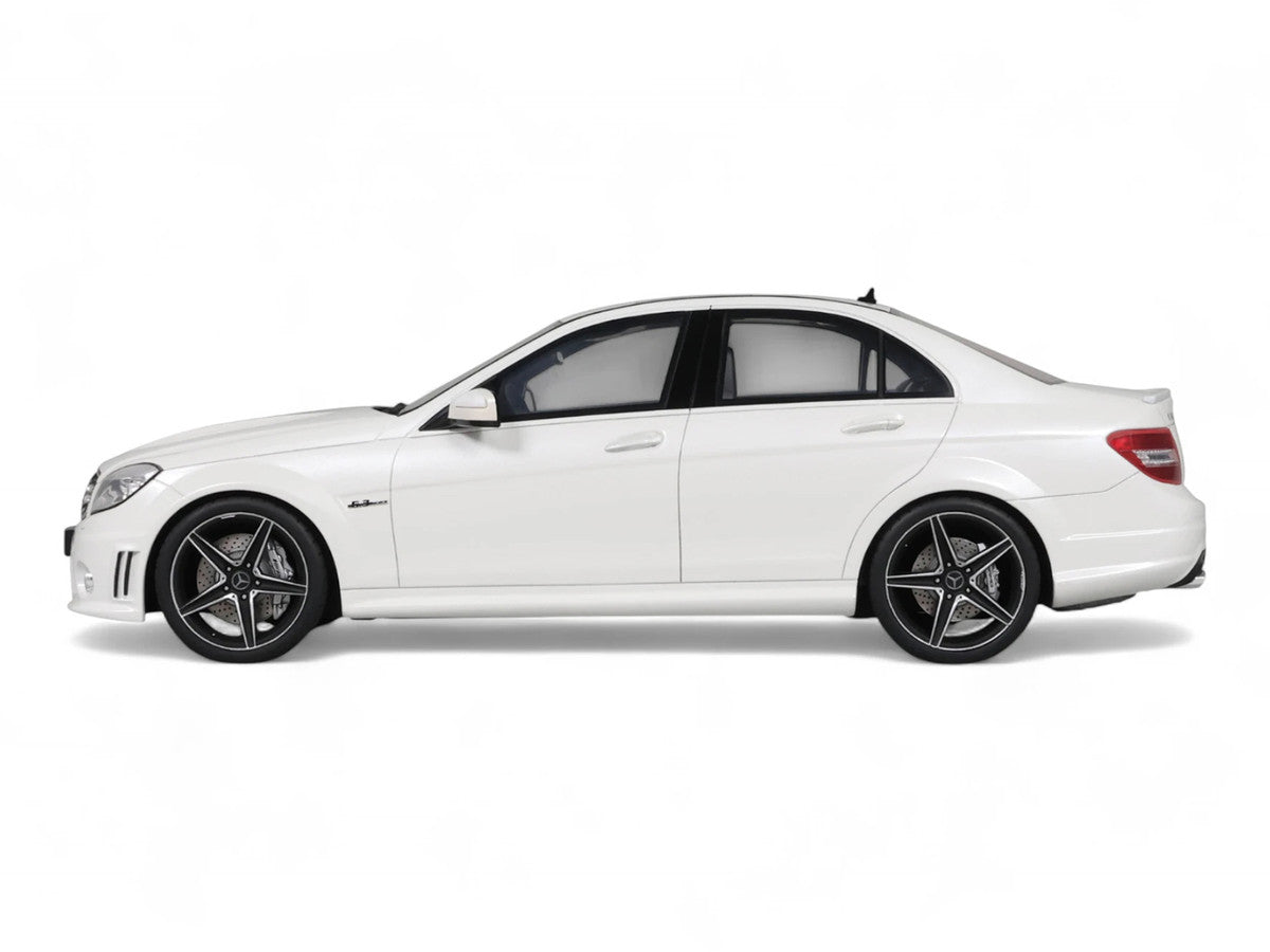 2007 Mercedes-Benz C63 AMG Diamond White 1/18 Model Car by GT Spirit